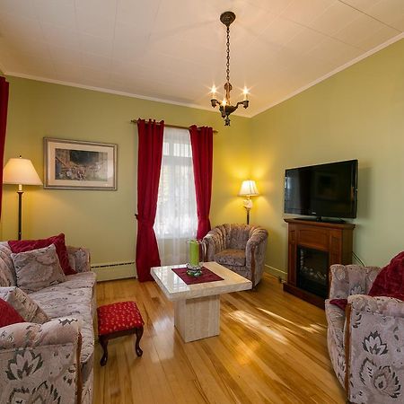 Auberge Gite Maison Des Lilas La Malbaie Kamer foto