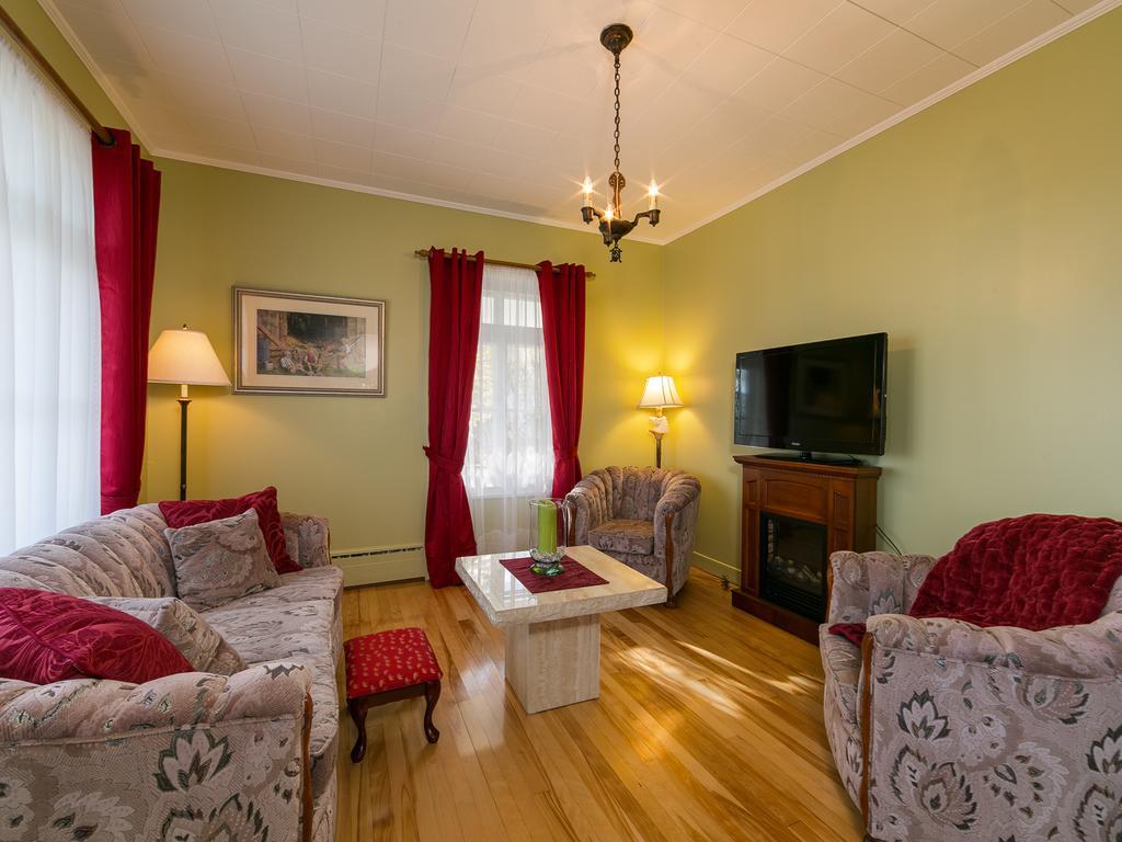 Auberge Gite Maison Des Lilas La Malbaie Kamer foto