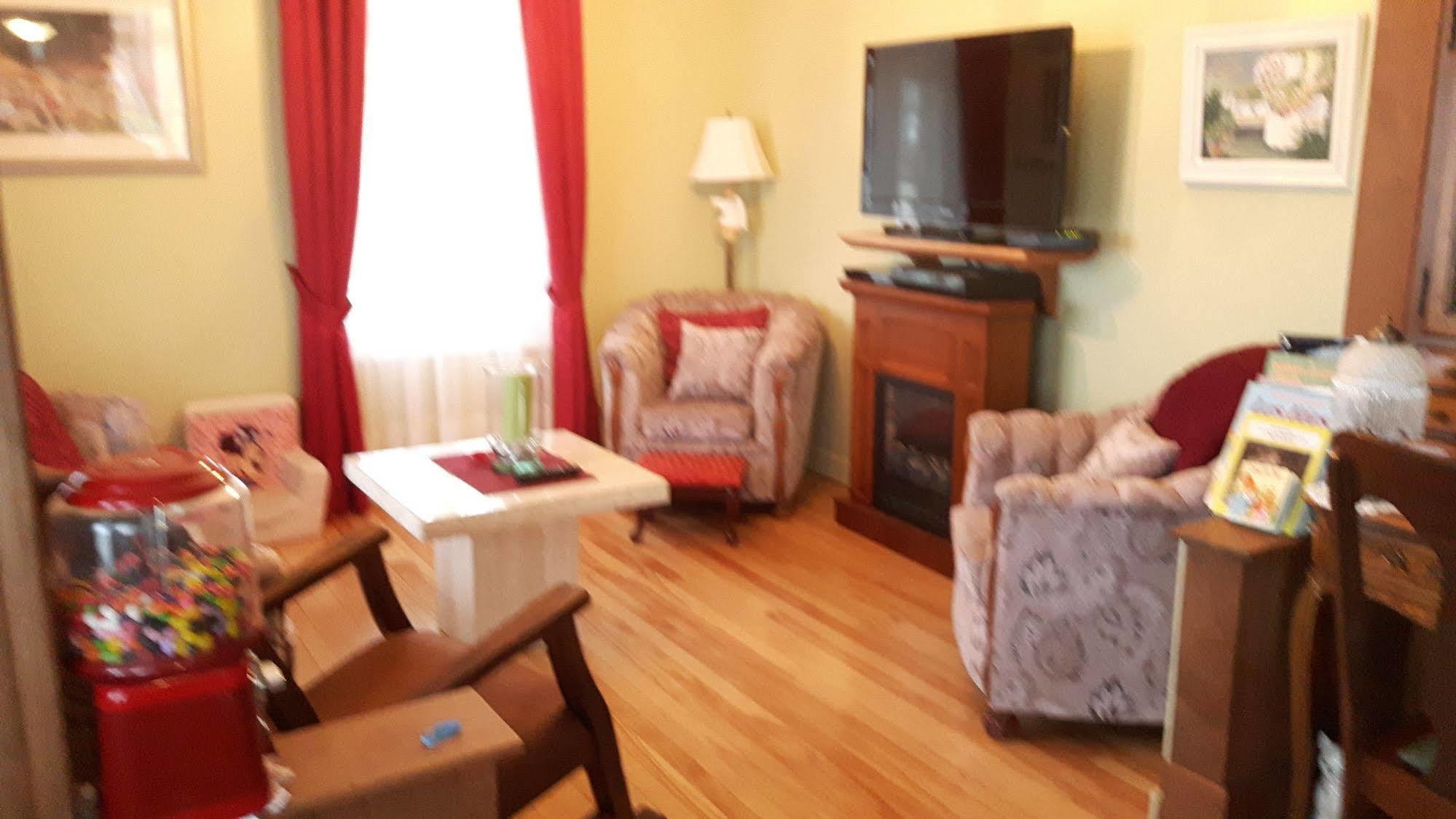 Auberge Gite Maison Des Lilas La Malbaie Buitenkant foto